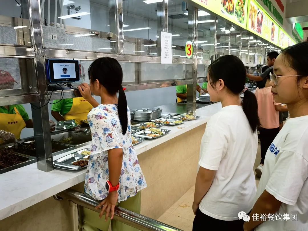 佳裕餐飲集團：打造學(xué)生稱心、家長放心、社會安心的營養(yǎng)餐